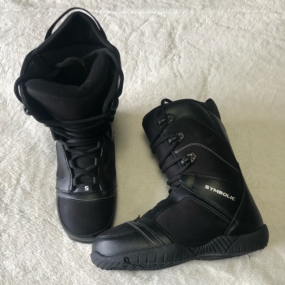 Symbolic Ultra Light Black Snowboarding Boots 
SIZE  9.5 w
Great condition!